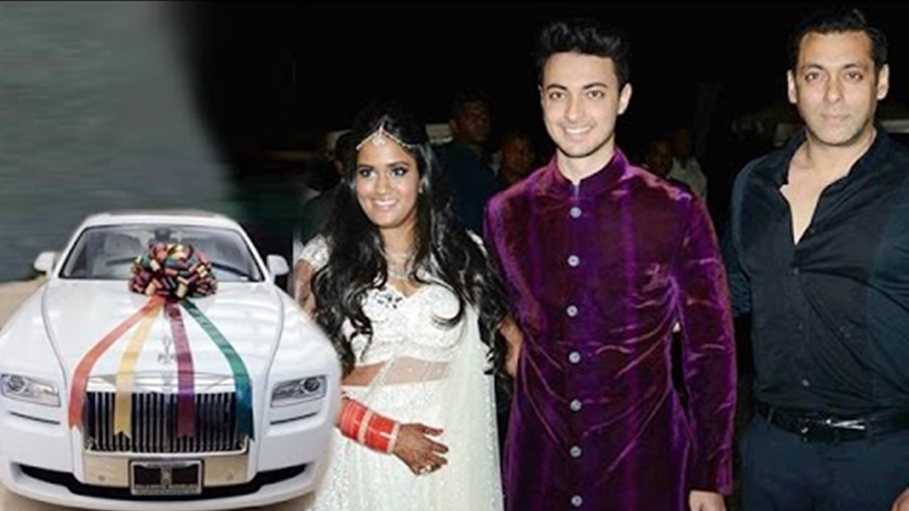 Expensive Gifts By 15 Bollywood Celebs,Saif To Taimur,Salman to Katrina,Sidharth to Alia,you won't beleive,Saif Ali Khan,Taimur,Salman,Jacqueline,Katrina kaif,Raj Kundra,shilpa shetty,Shah Rukh Khan,Sidharth Malhotra,Alia Bhatt,Abhishek,Aishwarya,Aaradhya Bachchan,Karan Johar,Aamir Khan,Kiran Rao,Ajay Devgn,Kajol,Aditya Chopra,Rani Mukherji,Maanyata,Sanjay dutt,Arpita Khan,Vidhu Vinod Chopra,amitabh bachchan,Siddharth Roy Kapur,Vidya Balan